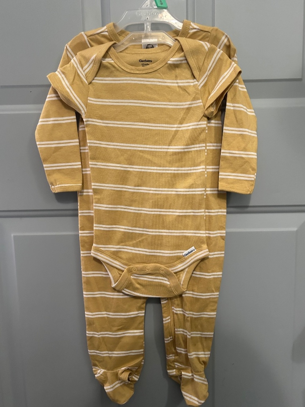 Gerber 6-9 months unisex set